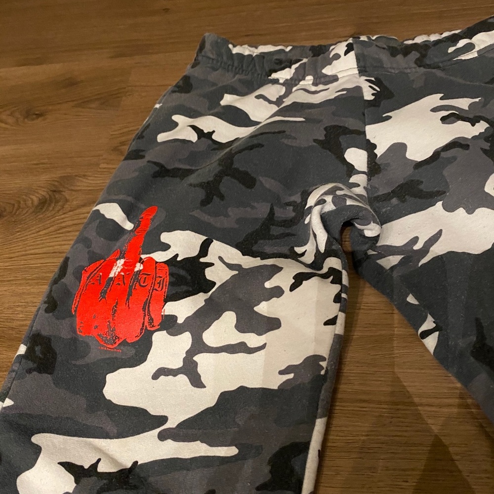 Rihanna Anti Sweats